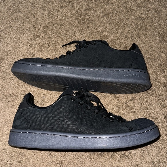 ♠️Adidas Shoes ♠️ - Picture 3 of 9